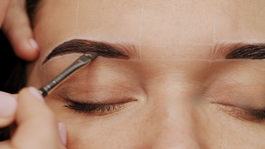 BEAUTE DU REGARD : TEINTURE DES SOURCILS 10 SEANCES + 3 OFFERTES image